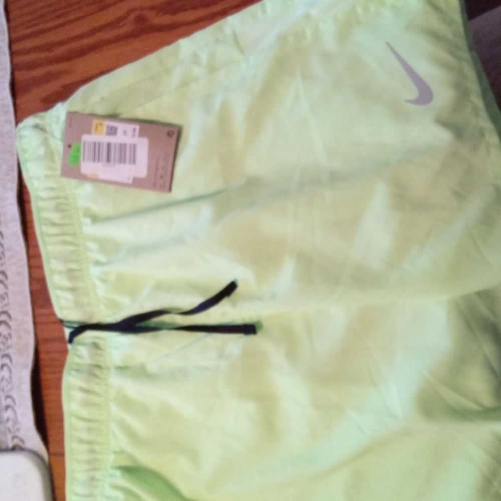 NWT Nike Ladies Neon Green Shorts. Sz Small